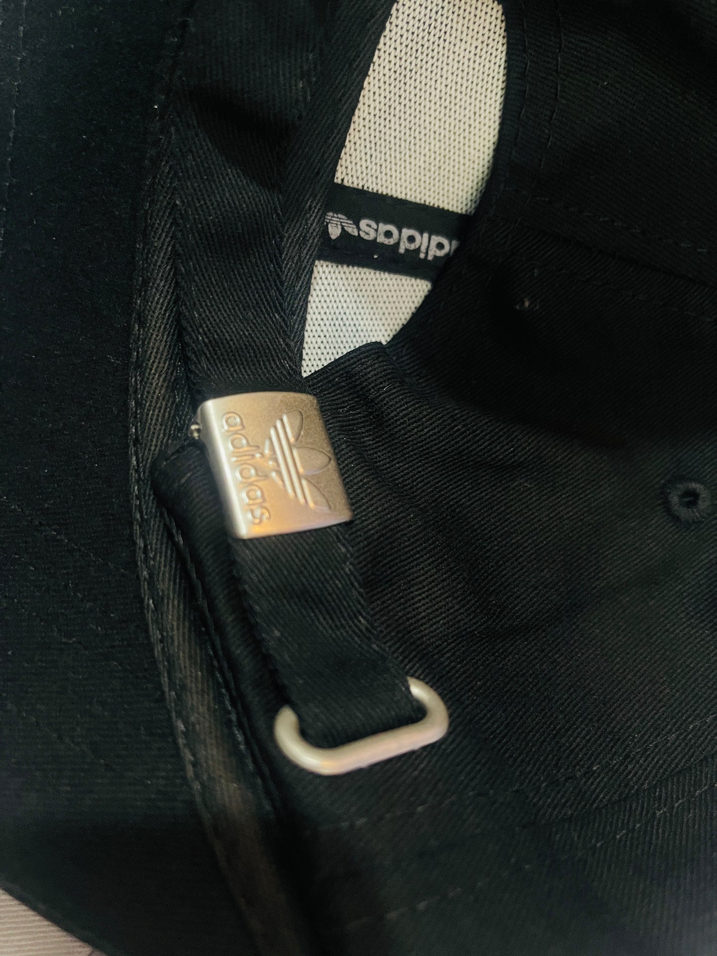 Caps