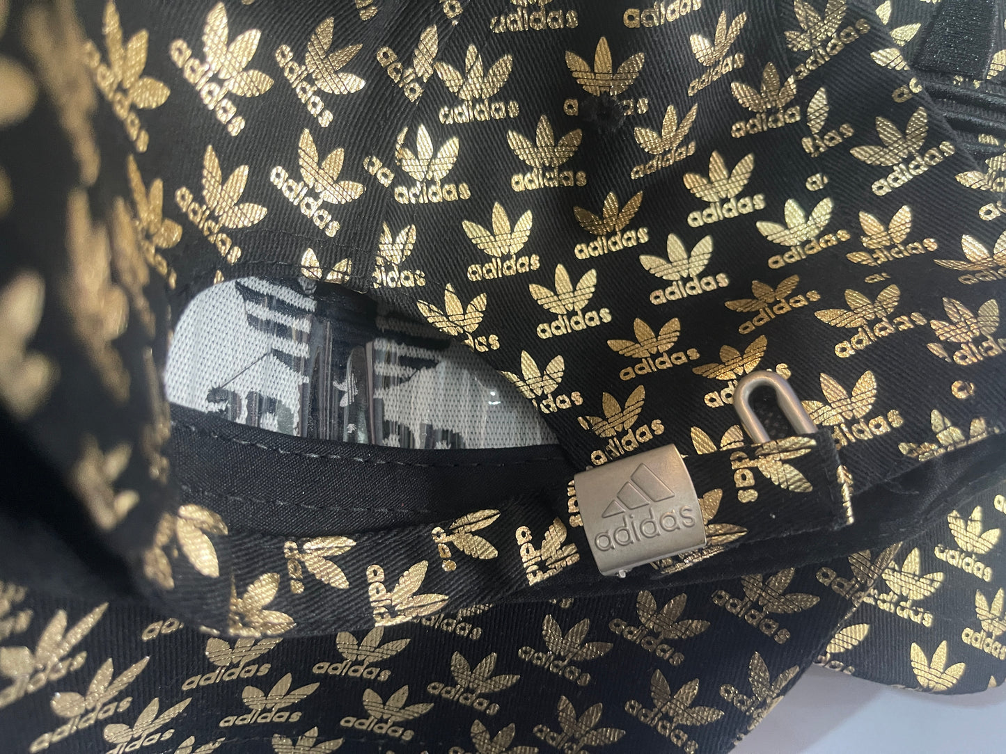 Caps